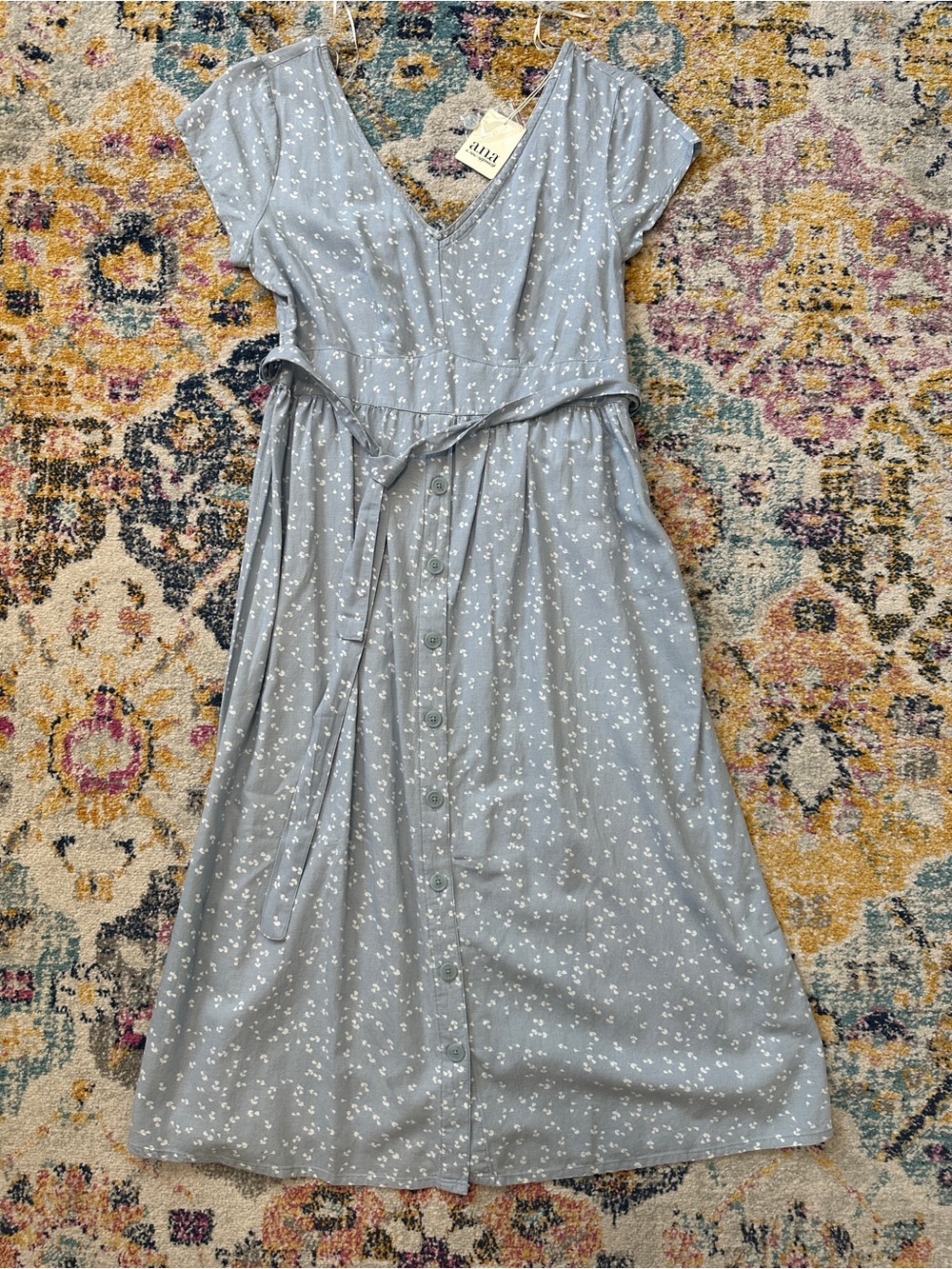 a.n.a a new approach NWT Blue Ditsy Floral V-Neck Button Front Tie Waist Medium